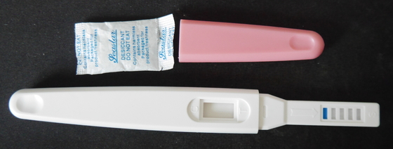 Độ nhạy Hcg Urin Rapid Test Cassette / Strip / Pen Kit 5-15 phút Đọc Thời gian 24 tháng Thời hạn sử dụng